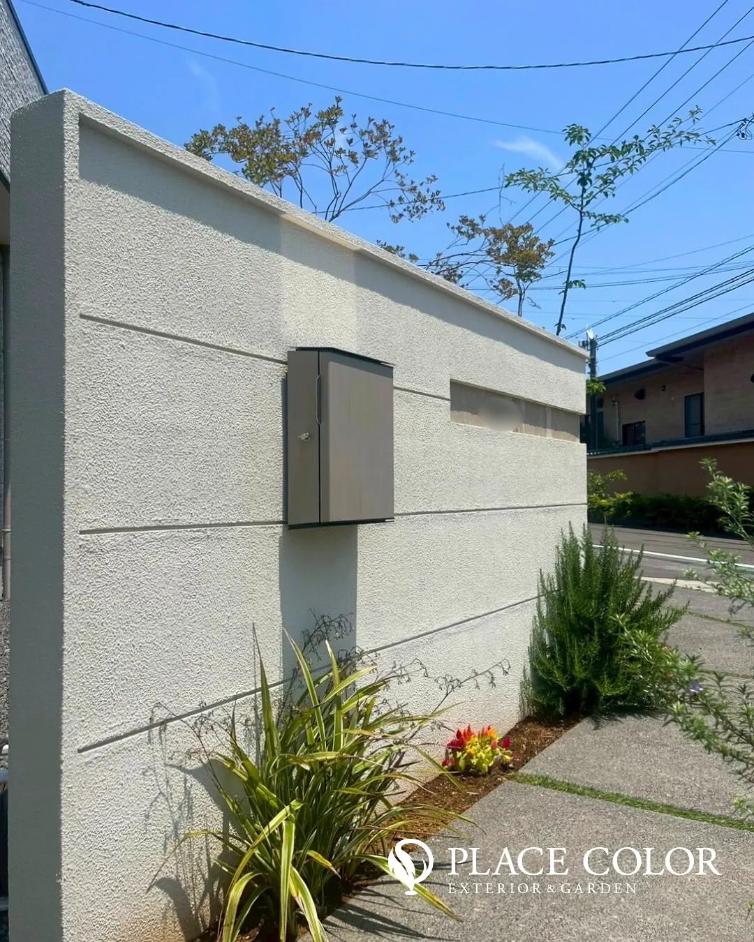 直線美と素材感が生きる、シンプルモダンな門まわりのご紹介🌱