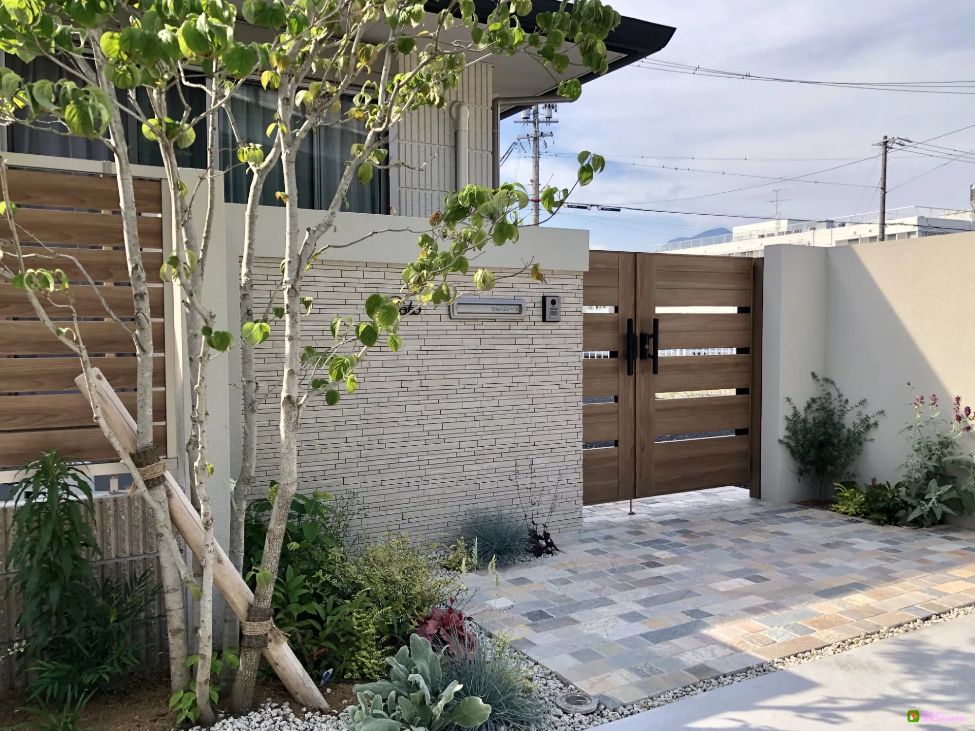 温かみと上品さを両立した門まわりに