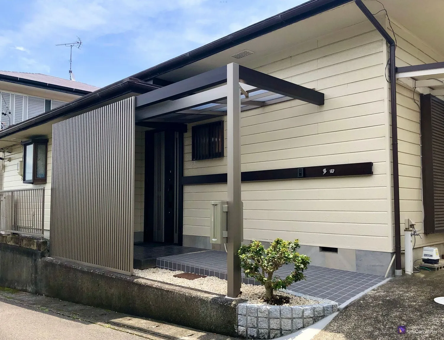 島田市　格子スクリーンが映えるリフォームエクステリア