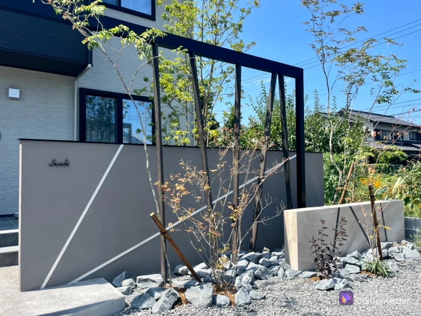 斜めのラインを取り入れた化粧壁