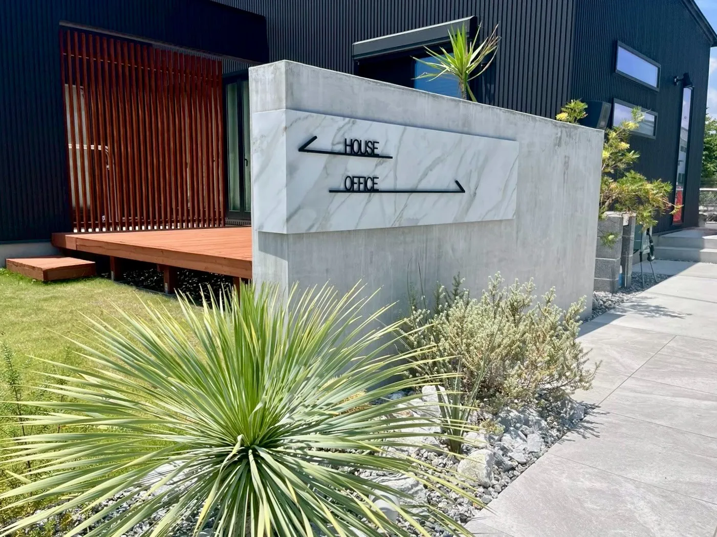 ご自宅と職場へ導くこだわりの化粧壁