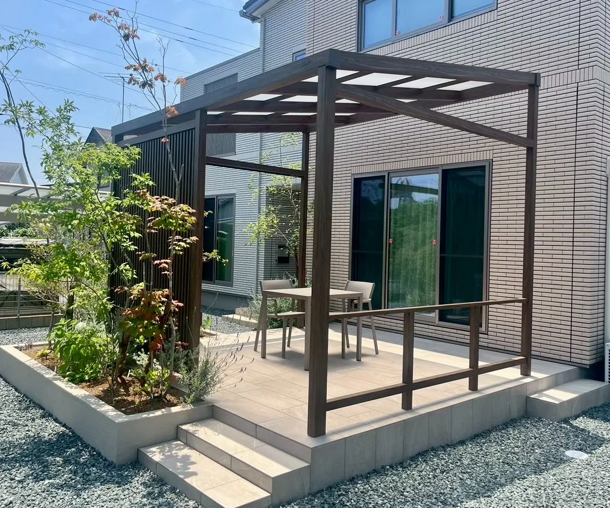 藤枝市　暮らしを包み込む、木調ガーデンルーム