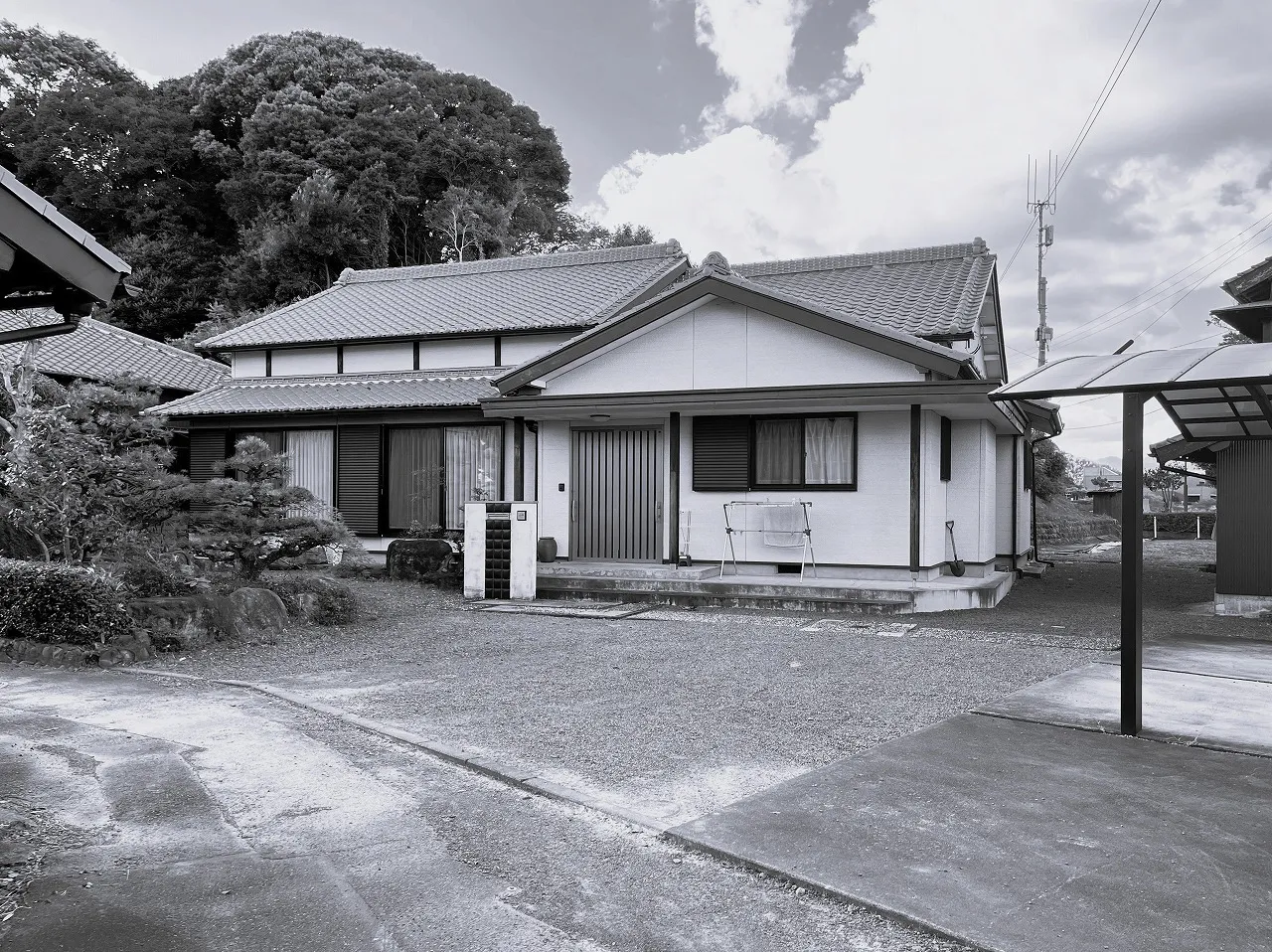 建築の良さが活かしきれていなかった、 施工前の外構。